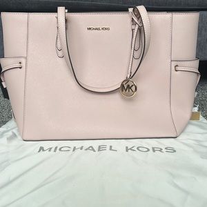 MICHAEL Michael Kors - Powder Blush Gilly Travel Tote